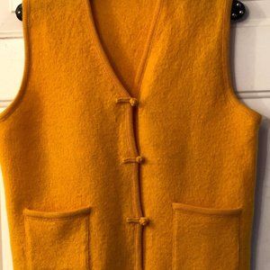 VTG MCX Sz M Womens 100% Woll Knit Vest Sweater Bright Yellow Button 2 Pockets